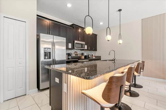4 Bedrooms/ 3 Bathrooms/ Storey Lake (3056GS)