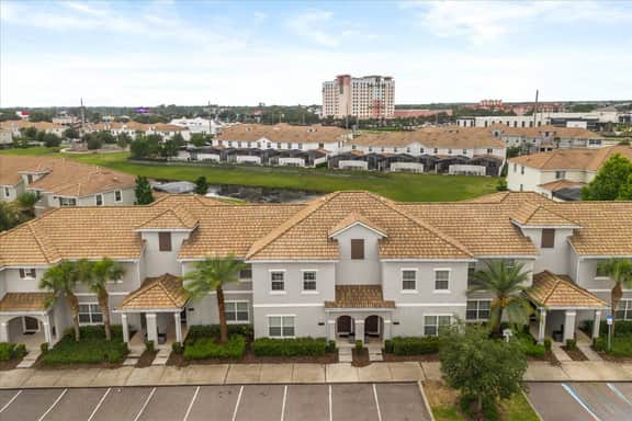 4 Bedrooms/ 3 Bathrooms/ Storey Lake (3056GS)