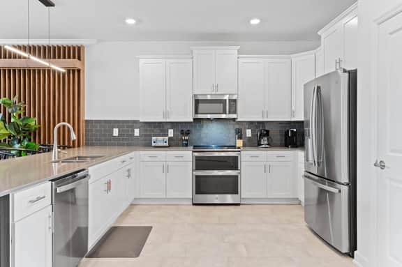 9 Bedroom/ 5 Bathroom Storey Lake (2905 PS)