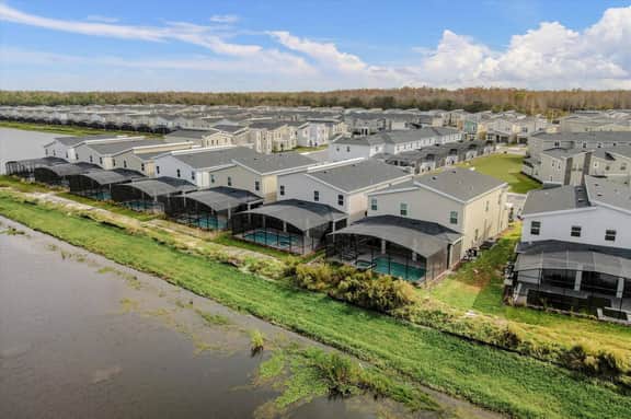 9 Bedrooms/ 5 Bathrooms Storey Lake (2976 PL)