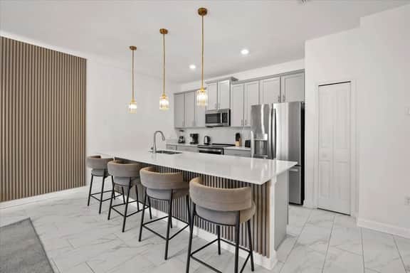 4 Bedrooms/ 3 Bathrooms/ Storey Lake (2952 PS)