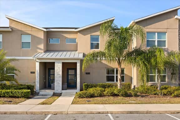 4 Bedrooms/ 3 Bathrooms/ Storey Lake (2952 PS)