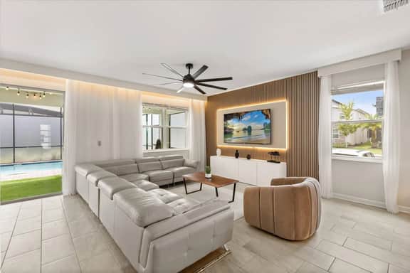 9 Bedrooms/ 5 Bathrooms/ Storey Lake (2867SC)
