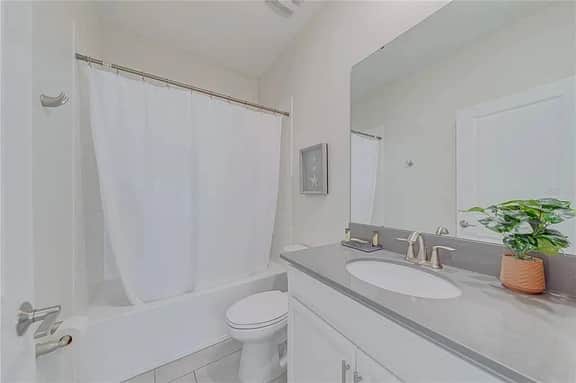 6 Bedrooms/ 5 Bathrooms/ Storey Lake (2760 BD)