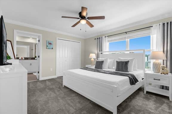 4 Bedrooms/ 3 Bathrooms/ Storey Lake (2893 SS)
