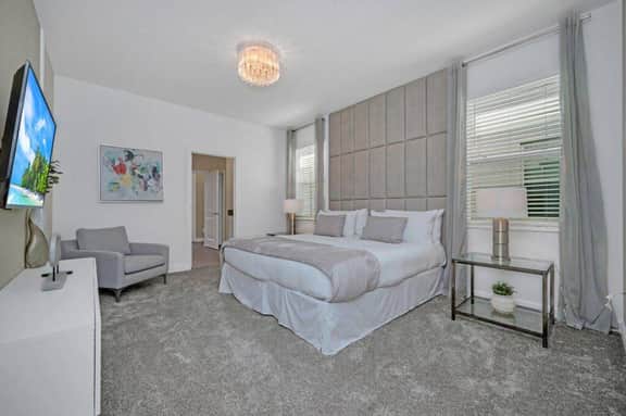 9 bedrooms/ 5 Bathrooms/ Storey Lake (2854 BD)