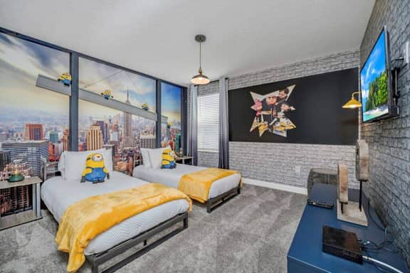 9 bedrooms/ 5 Bathrooms/ Storey Lake (2854 BD)