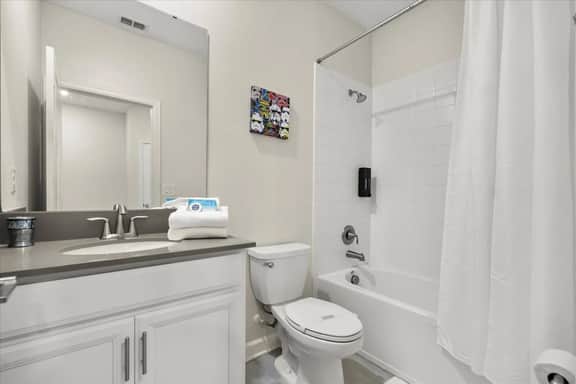 5 Bedrooms / 5 Bathrooms / Storey Lake (2762BD)