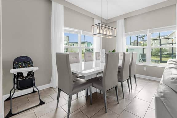5 Bedrooms/ 4 Bathrooms/ Storey Lake (3019PL)