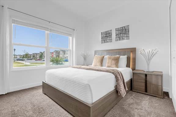 5 Bedrooms/ 4 Bathrooms/ Storey Lake (3019PL)