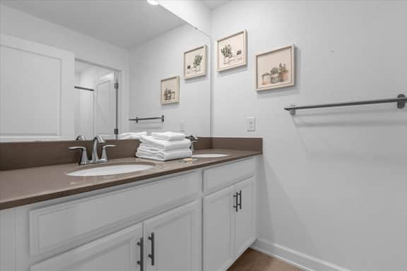 4 Bedrooms/ 3 Bathrooms/ Storey Lake (2947PL)