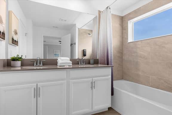 4 Bedrooms/ 3 Bathrooms/ Storey Lake (2947PL)