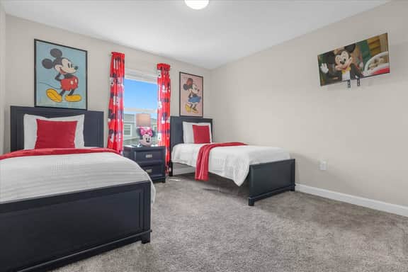 4 Bedrooms/3 Bathrooms/ Storey Lake (2885SS)