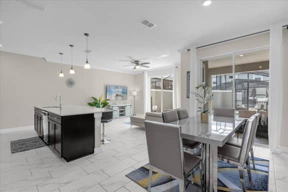 4 Bedrooms/3 Bathrooms/ Storey Lake (2885SS)