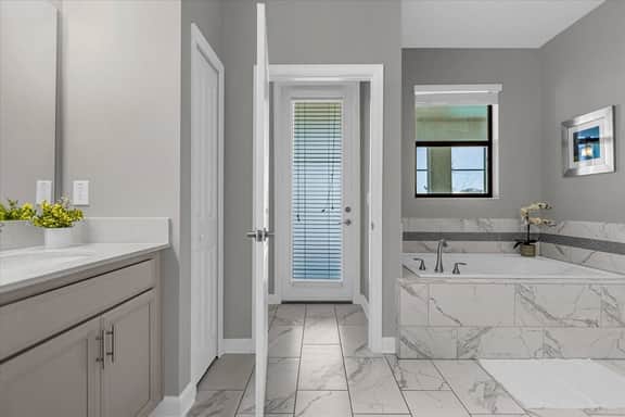 9 Bedrooms/ 5 Baathrooms/ Storey Lake (2931 FS)