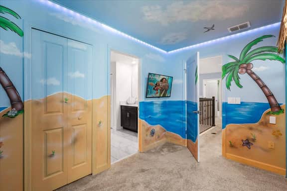 8 Bedrooms/ 5 Bathrooms/ Storey Lake (2770 OW)