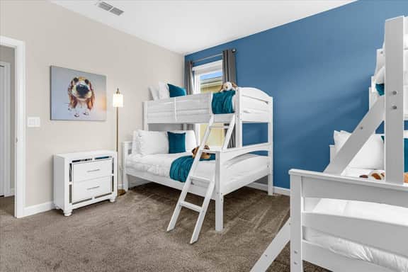 5 Bedrroms/ 5 Bathrooms/ Storey Lake (2739 BD)