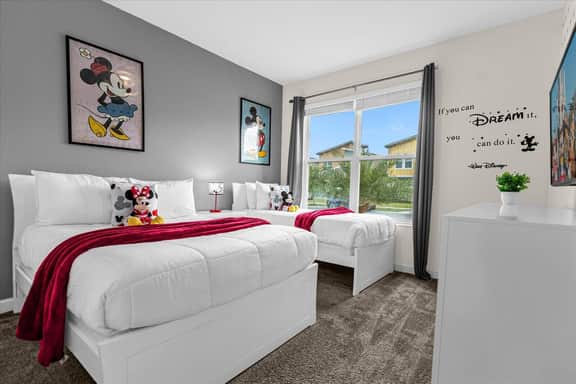 5 Bedrroms/ 5 Bathrooms/ Storey Lake (2739 BD)