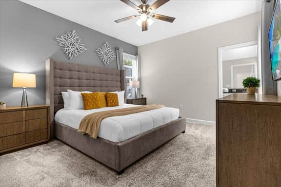 5 Bedrroms/ 5 Bathrooms/ Storey Lake (2739 BD)