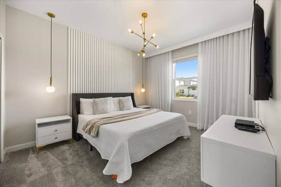 9 Bedrooms / 5 Bathrooms / Storey Lake (2980PL)