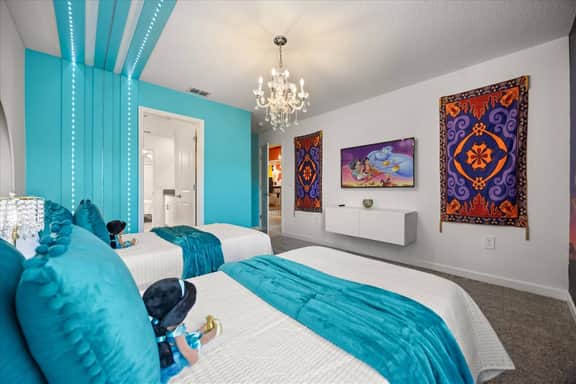 9 Bedrooms / 5 Bathrooms / Storey Lake (2980PL)