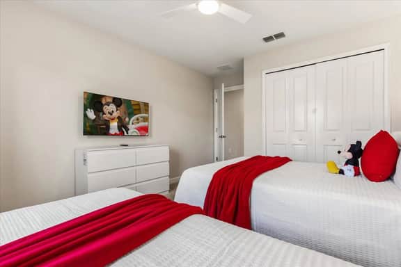 4 Bedrooms / 3 Bathrooms / Storey Lake (3150 PP)