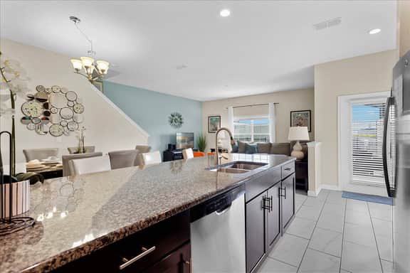 5 Bedrooms / 4 Bathrooms / Storey Lake (3149 PP)