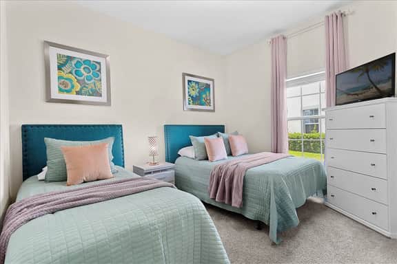 5 Bedrooms / 4 Bathrooms / Storey Lake (3149 PP)