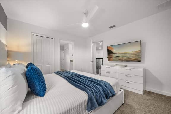 8 Bedrooms / 5 Bathrooms / Storey Lake (4165PD)