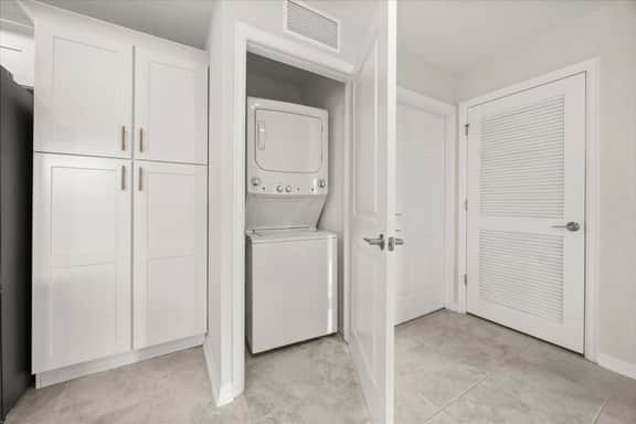 3 Bedrooms/ 2 Bathrooms/ Storey Lake (3150-301PC)