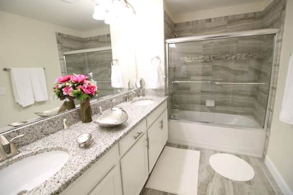 5 Bedrooms/ 4 Bathrooms/ Storey Lake (3131 PP)