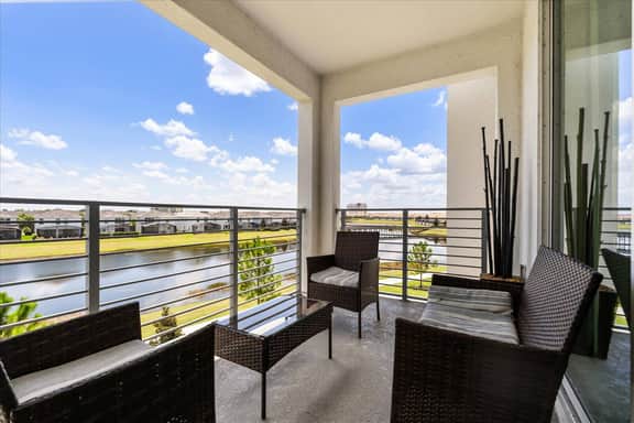 3 Bedrooms / 2 Bathrooms / Storey Lake (3141-306)