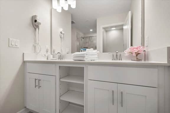3 Bedrooms / 2 Bathrooms / Storey Lake (3141-306)