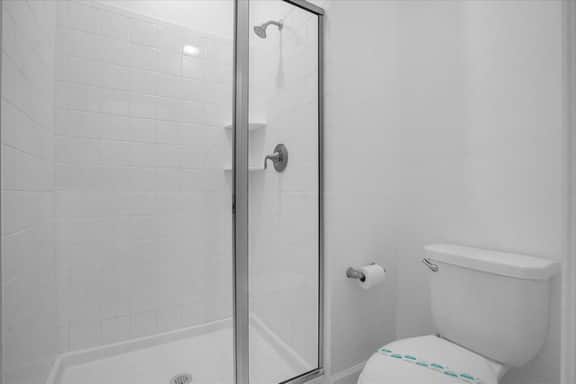 5 Bedrooms/ 4 Bathrooms/ Storey Lake (4198 PD)
