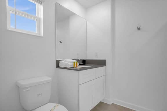 5 Bedrooms/ 4 Bathrooms/ Storey Lake (4198 PD)