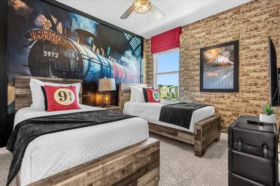 6 Bedrooms/ 5 Bathrooms/ Storey Lake (4234 PD)