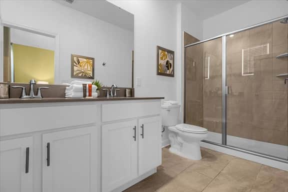 6 Bedrooms/ 5 Bathrooms/ Storey Lake (4234 PD)