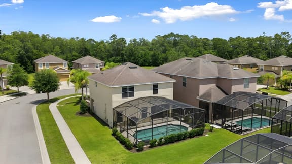 4 Bedrooms / 3.5 Bathrooms / Veranda Palms (2667 SC)