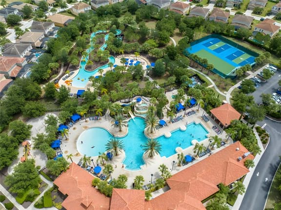 5 Bedrooms / 4.5 Bathrooms / Solterra (7436 OL)