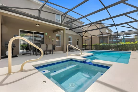 5 Bedrooms / 4 Bathrooms /  Solterra (5357 OA)
