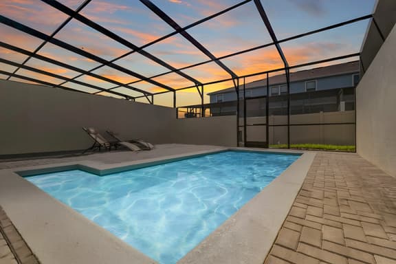 5 Bedrooms / 4.5 Bathrooms /  Windsor at Westside (2402 TD)