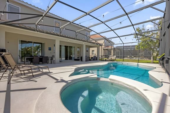 10 Bedrooms/ 8 Bathrooms/ Solterra (5212 OA)