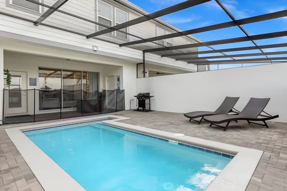 5 Bedrooms/ 4 Bathrooms/ Solterra (7561 OS)