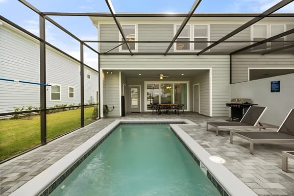 5 Bedrooms/ 4.5 Bathrooms/ Windsor Cay (16160 PF)