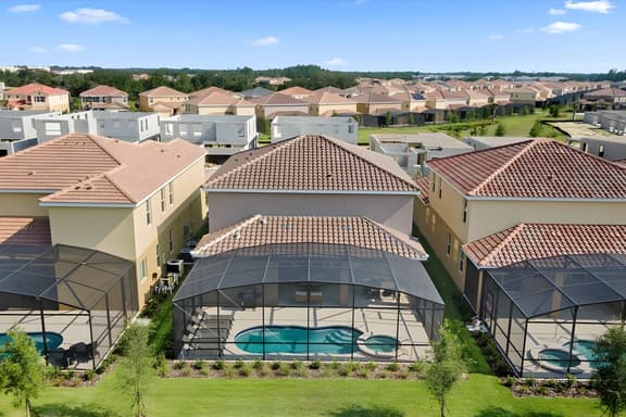 5 Bedrooms/ 4.5 Bathrooms/ Solterra (7869 OR)