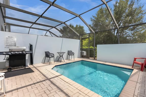 3 Bedrooms / 3 Bathrooms / Windsor Hills (7658 KC)
