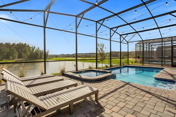 9 Bedroom/ 5 Bahroom Storey Lake (4288 PW)