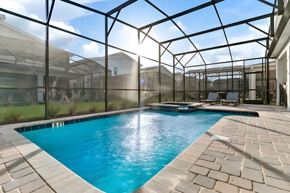 6 Bedrooms / 6 Bathrooms / Storey Lake (4528 TB)