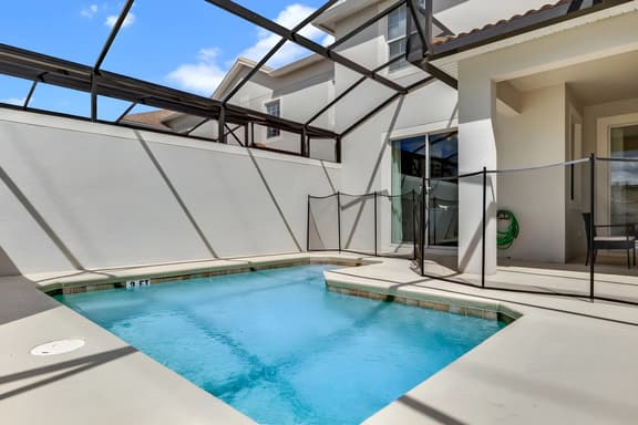 4 Bedrooms / 3 Bathrooms / Storey Lake (4969 WA)
