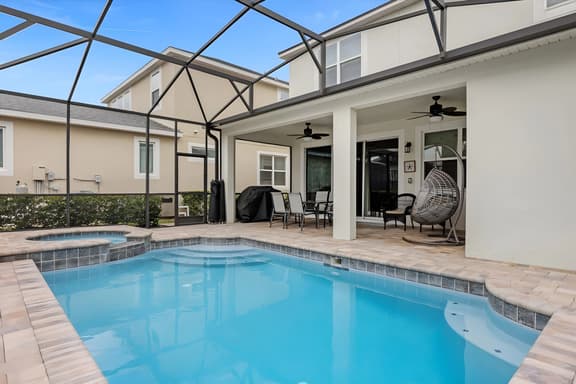 4 Bedrooms / 3.5 Bathrooms / Solara (9032 EM)